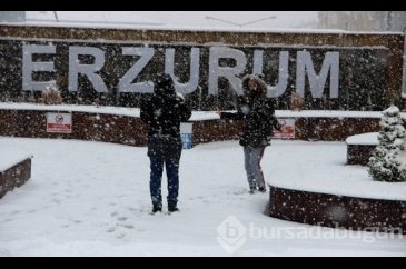 Erzurum'da kent merkezi beyaza bürüdü