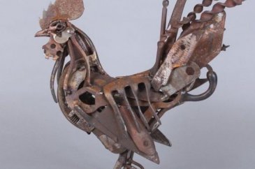 Metal atıklardan yapılan mini heykeller