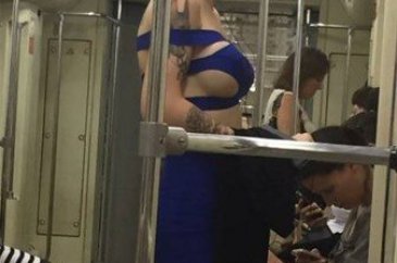 Metroya böyle bindi tüm gözler ona çevrildi

