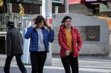 Lodos Bursa'da hayatı felç etti!