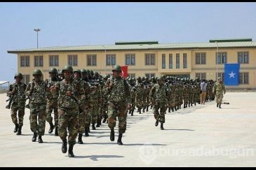 Mogadişu'daki Türk askeri eğitim merkezi ilk mezunlarını verdi