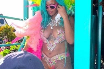 Rihanna her hareketiyle damga vurdu!