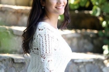 Aybüke Pusat makyajsız görüntülendi (Ünlüleri bir de makyajsız görü...