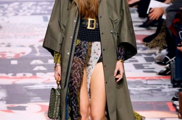Paris moda haftası nefes kesti