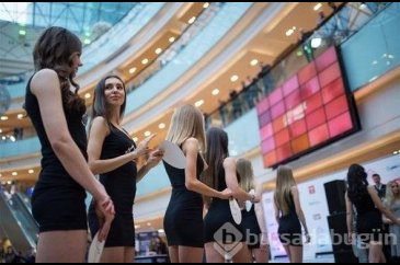 Miss Russia'nın seçmeleri AVM'de düzenlenince ortalık karıştı
