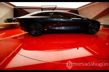 Aston Martin'den elektrikli lüks sedan
