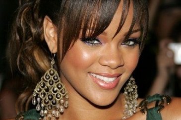 Dünden bugüne Rihanna'nın iddialı saçları! 