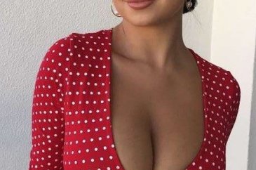 Demi Rose yine çok cesur!

