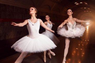 Güzelliğiyle büyüyen St. Petersburg Metrosu'ndan renkli görüntüler! 