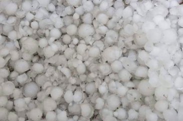 Bursa'da ceviz büyüklüğünde dolu yağdı
