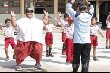 Dünyanın en şişman çocuğuydu...Tam 83 kilo verdi!