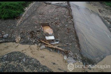 Bursa'yı sel vurdu! Heyelan karayolunu kapattı