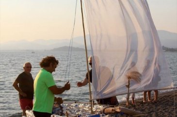 Atık pet şişelerden yapılan tekne denize indirildi
