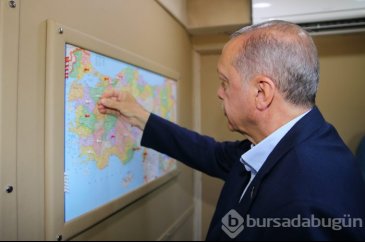 Cumhurbaşkanı Recep Tayyip Erdoğan Bursa mitinginde vatandaşlara se...
