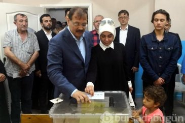 Bursa protokolü oylarını kullandı