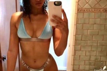 Shanina shaik'in pozları instagram'ı sallıyor

