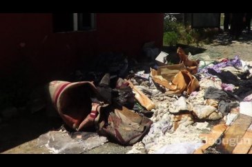 Şarjdaki cep telefonu bomba gibi patladı
