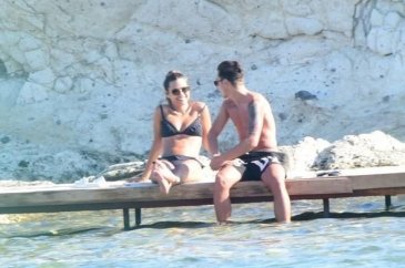 Mesut Özil ile Amine Gülşe tatilde