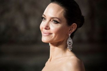 Angelina Jolie ile Robert Downey Jr aşk mı yaşıyor?