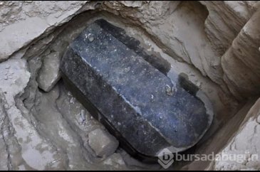 Büyük İskender'e ait olduğu düşünülen 2500 yıllık lahit açıldı