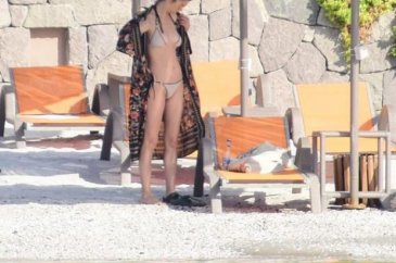 Beren Saat plajı temizledi