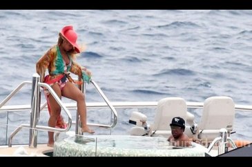Beyonce ve Jay Z Kısmet isimli yatla tatilde