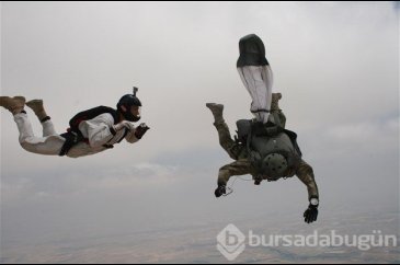 Bordo bereliler nefes kesti
