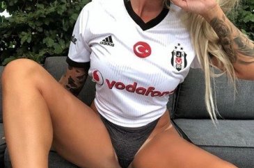 Natasha Thomsen, Beşiktaş formasını giydi