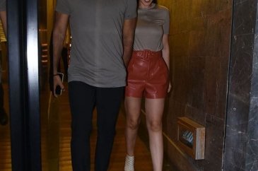 Burak Özçivit'ten Fahriye Evcen'e IMDb övgüsü