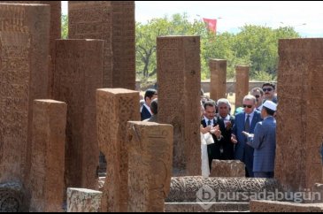 Cumhurbaşkanı Erdoğan Selçuklu Meydan Mezarlığı'nı ziyaret etti
