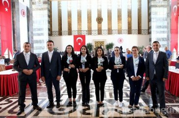 Her şey hazır, onlar bekleniyor...