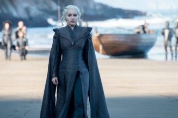 Emilia Clarke bir sonraki projesi için ipucu verdi