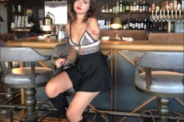 Tek kolunu kaybeden Lauren Tinder açıkmasası ile fenomen oldu 