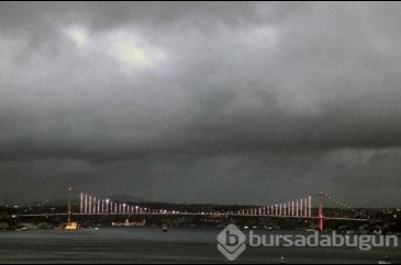 İstanbul'da gökyüzünü kara bulutlar kapladı