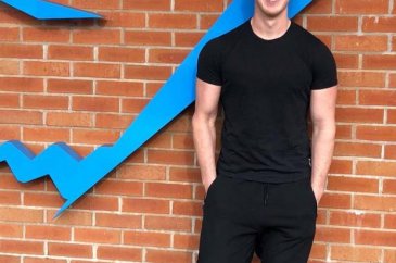 Pizza dağıtıyordu milyoner oldu! 26 yaşında dünyaya ilham veriyor
