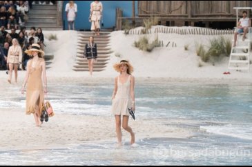Fransız moda devi Chanel sahili podyuma taşıdı