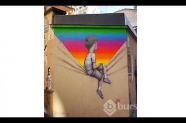 Sıkıcı binaları sanata dönüştürdü
