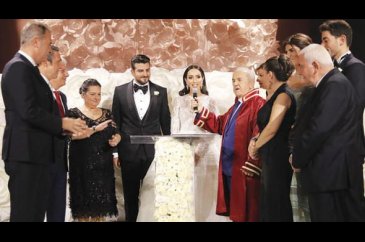 Ünlüleri buluşturan düğün
