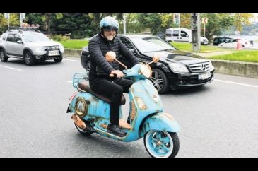 Beyazıt Öztürk'in motosikletinde dikkat çeken detay (Motosiklet tut...