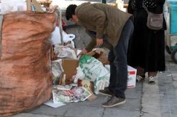 Çöpte bulduğu kitapla hayatı değişti
