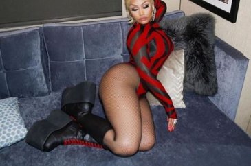 Nicki Minaj klip çekiminden cesur anları paylaştı!
