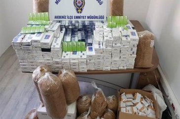 Mersin'de kaçak şarap ve sahte nargile tütünü operasyonu

