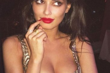 Model Elif Aksu'nun sevgilisiyle küvet pozu sosyal medyayı salladı
