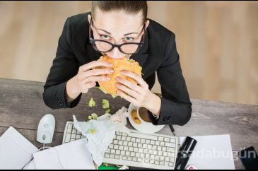 Ofis çalışanları için sağlıklı beslenme tüyoları
