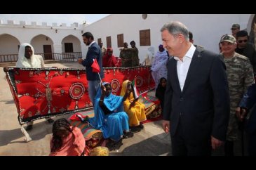 Hulusi Akar Sevakin Adası'nda
