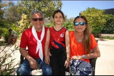 Şarkıcı Neco eşini darp etti iddiası