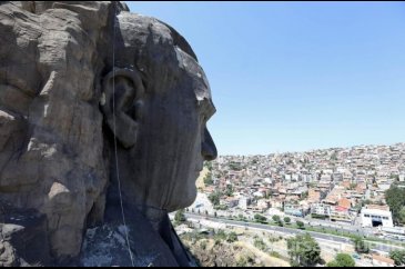 Atatürk maskı yenilendi (Türkiye'nin en büyüğü)