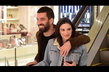 Arda ile eşi Aslıhan Turan'ın keyfi yerinde
