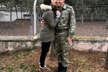 Tuğba Melis Türk kardeşini askere gönderdi
