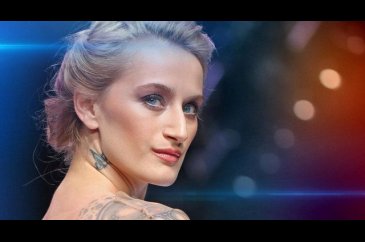 Didem Soydan kendisine 'Türkiye düşmanı' diyen takipçisine ateş püs...